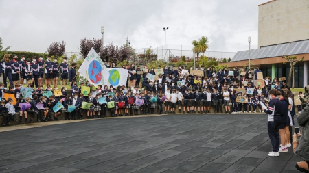 Los escolares ourensanos rinden homenaje al planeta con música, trabajo y conocimiento